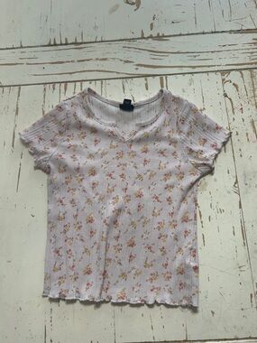 art class White Ribbed Floral Short Sleeve Tee with Pink & Yellow Flowers